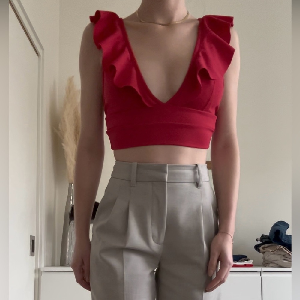 Crop top red, V shape
